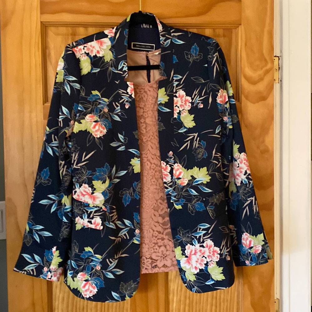 Stunning satin Melanie Lynn jacket. Size 8
